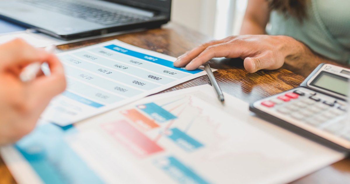 Planning passive income for 2027 — charts, a calculator and a notebook of income streams